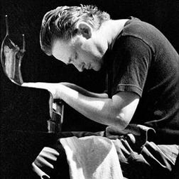 Okan Aydın, To The Moon albümü ile müzisyenleri JeanMarc Foltz, Matt